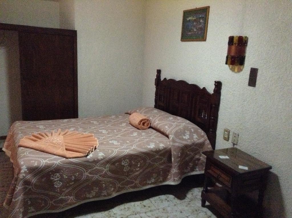 Hotel Atilanos Morelia Habitación foto