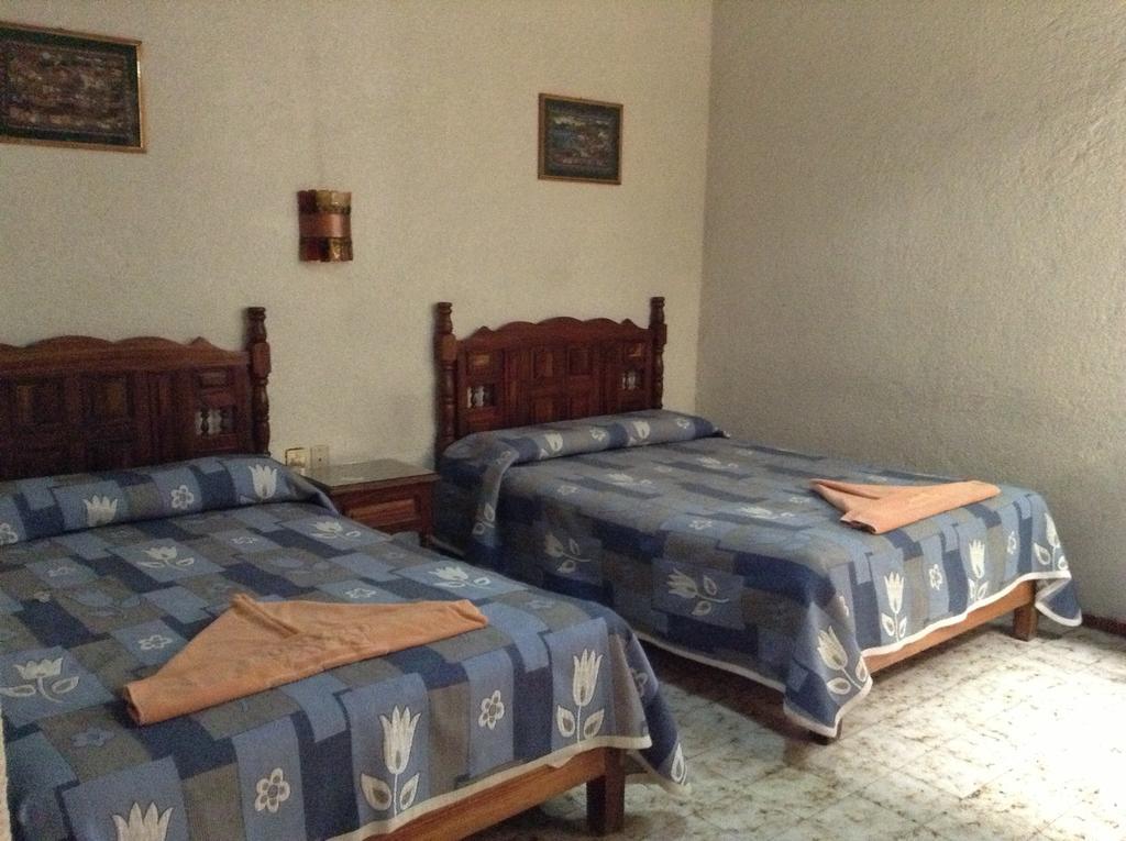 Hotel Atilanos Morelia Habitación foto