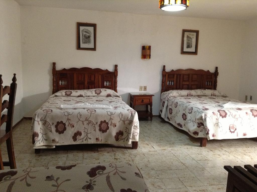 Hotel Atilanos Morelia Habitación foto